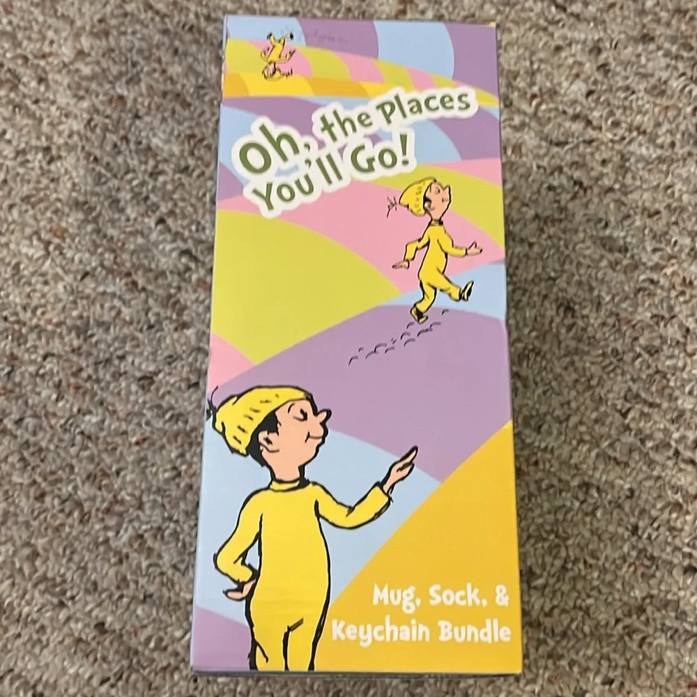 NEW Dr. Suess Oh The Places You’ll Go Mug, Socks and Keychain Boxed Set - Picture 6 of 9